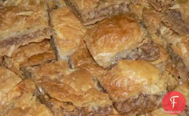 Pastelaria Multicamadas Recheada Com Nozes Do Oriente Médio (Baklava)