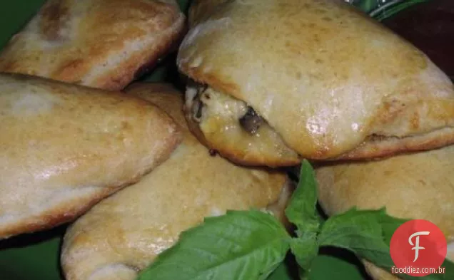 Cogumelos, cebola caramelizada e calzones de queijo