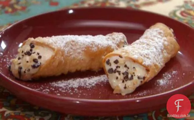 Cannoli com recheio de tangerina e amêndoa