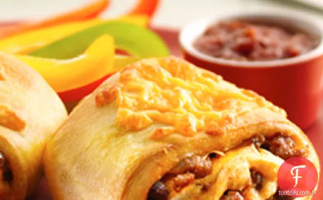 Burritos crescentes de carne e feijão