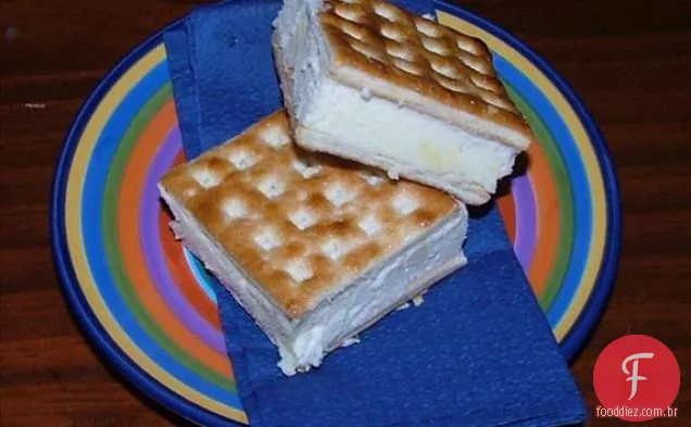 Grande salsicha maçã e cebola treliça rolo