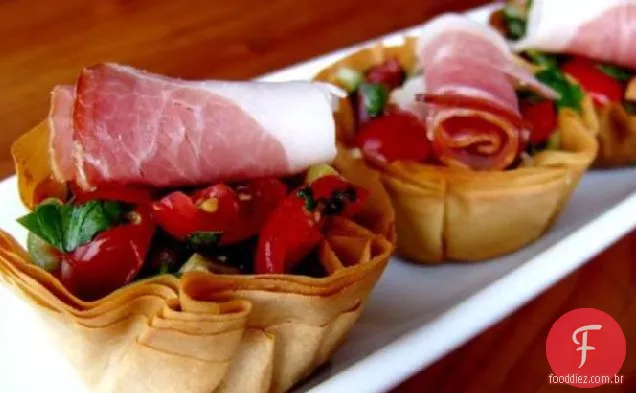 Fácil Phyllo copos com salada e presunto (lado ou lanche)