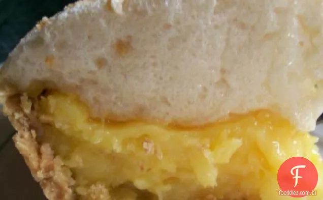 Torta Cremosa De Abacaxi Com Merengue De Açúcar Mascavo