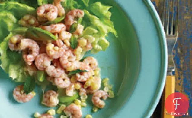 Salada De Camarão E Milho Em Copos De Alface Bibb