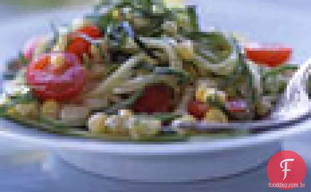 Salada de abobrinha, tomate e milho
