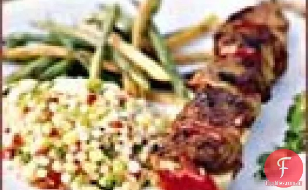 Salada israelense de cuscuz e milho
