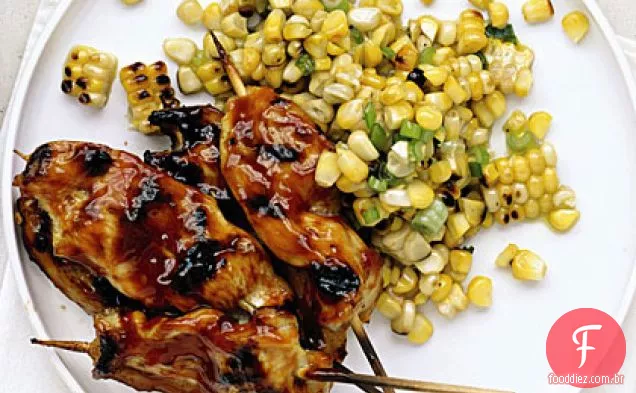 Espetos De Frango com mel com salada de milho grelhada