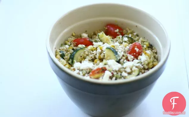 Salada De Tomate, Milho E Abobrinha Com Arroz Integral