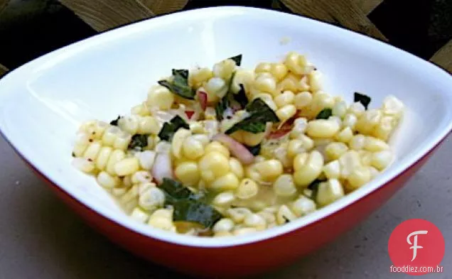 Saudável e delicioso: salada de milho fresca
