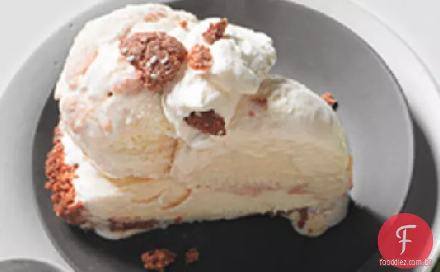 Torta de sorvete de pêssego com crosta de biscoito Amaretti