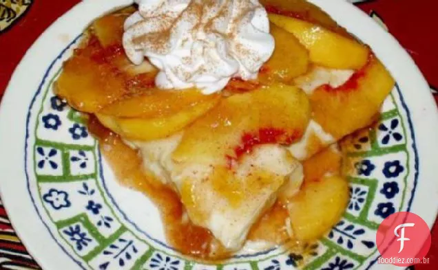 Fácil pêssegos ' N Creme Icebox torta