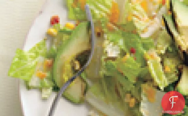 Romaine, abacate grelhado e salada de milho esfumaçada com Chipotle - Caesar Dressing