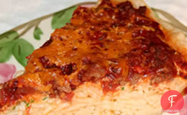 Torta De Espaguete cheia de carne e queijo