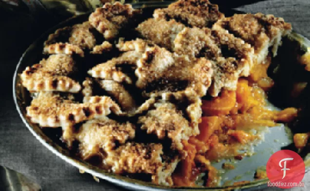 Torta De Pêssego e cardamomo com crosta superior