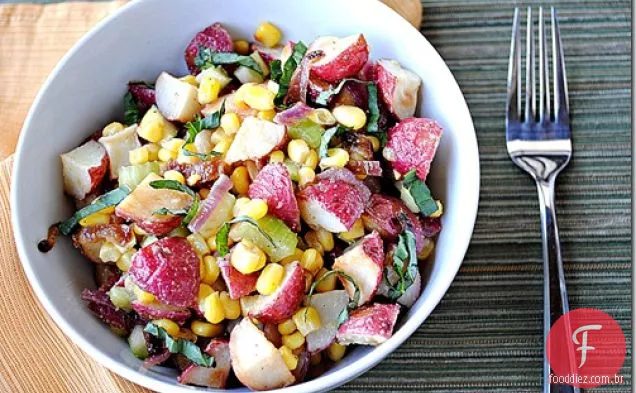 Assado-salada de batata e milho doce