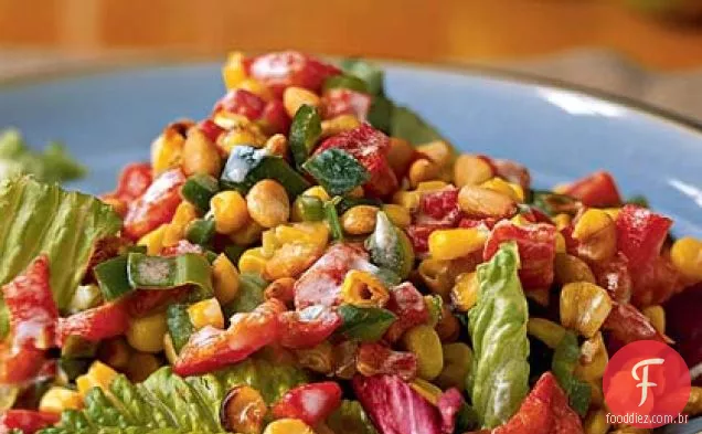 Verdes com salada de milho e pimenta assada