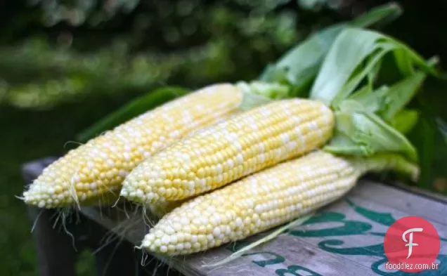 Salada Grelhada De Milho E Abacate Com Limão E Manjericão