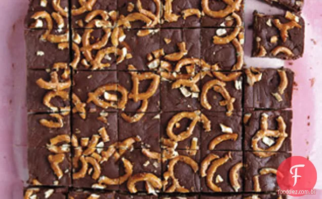 Chocolate Fácil Fudge com Pretzels