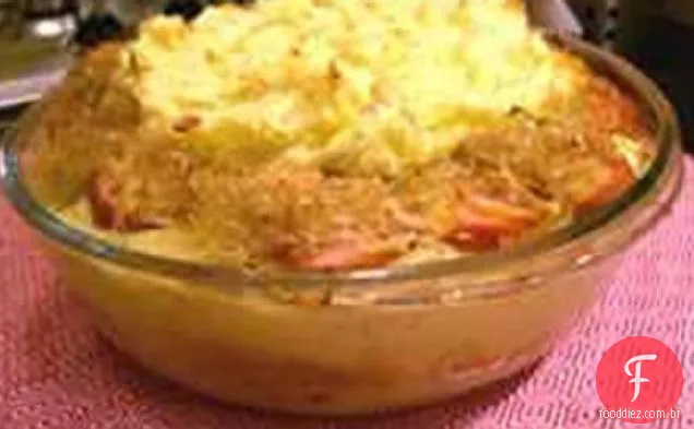 Cachorro-quente, batata e chucrute assar