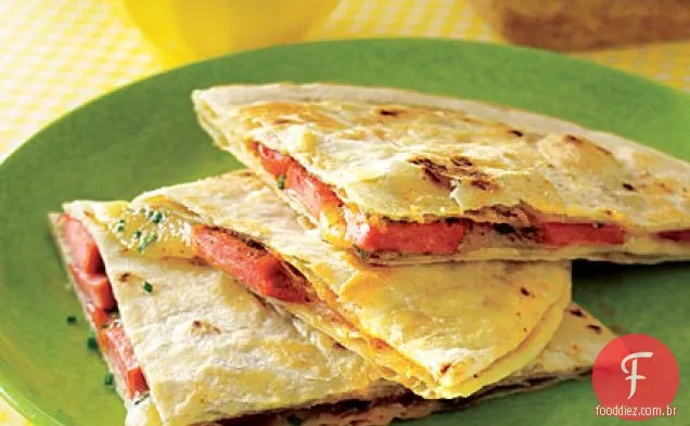 Quente Doggy Quesadillas