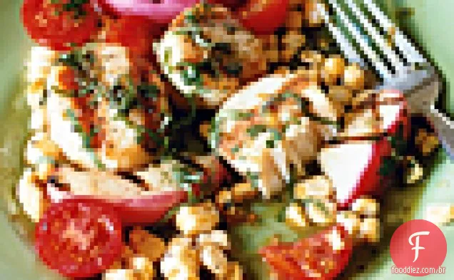 Vieiras grelhadas e nectarinas com salada de milho e tomate