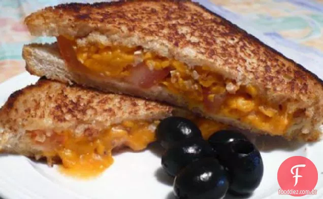 Coelho Galês ( Rarebit ) e sanduíches de tomate