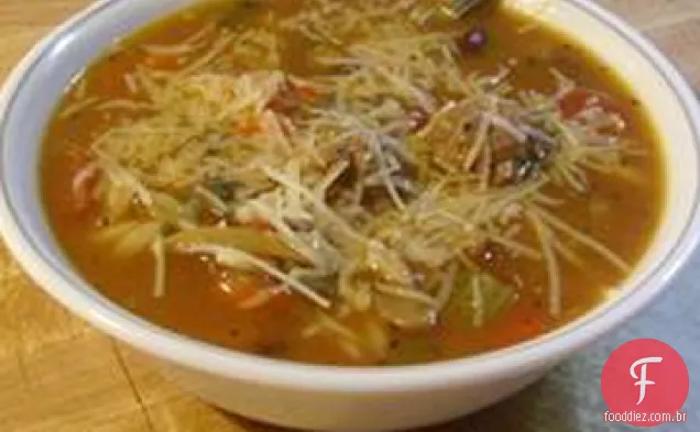 A sopa com as almôndegas pequenas