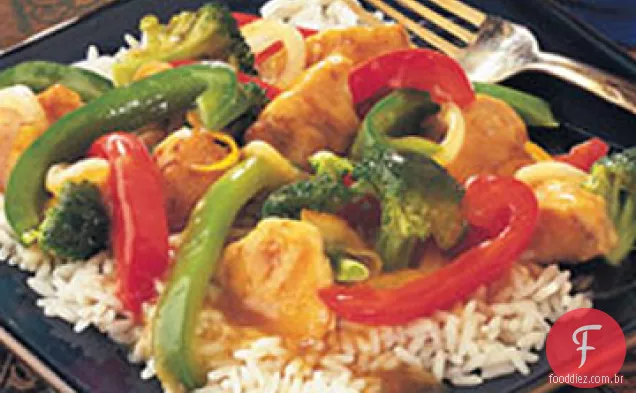 Frango laranja e vegetais salteados