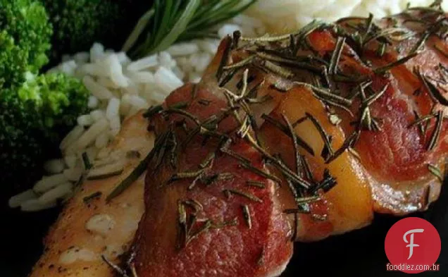 Frango Com Alecrim Embrulhado Em Bacon