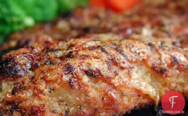 Frango à milanesa parmesão crocante para um
