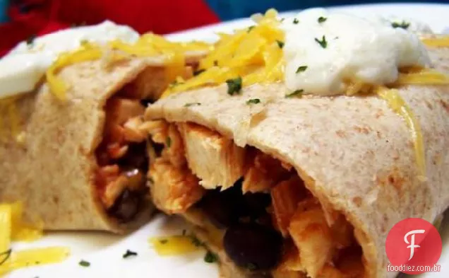 Burritos de frango com queijo e Salsa De Feijão Preto