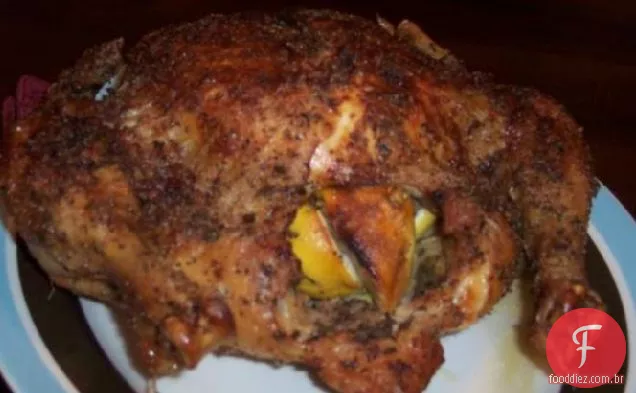 Frango Assado esfregado com sal com limão e tomilho
