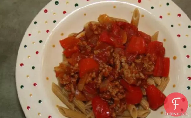 Penne com salsicha e pimentas