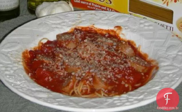 Salsicha italiana doce com Molho Vermelho e macarrão