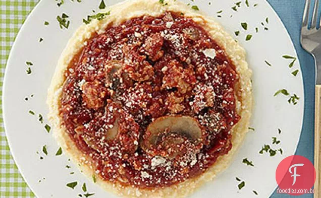 Polenta com molho rápido de cogumelos e carne
