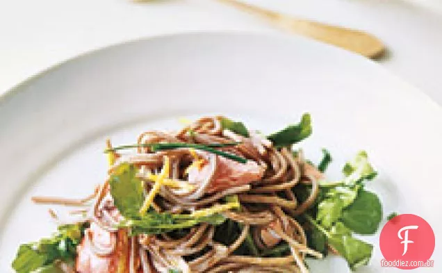 Soba Com Salmão E Agrião