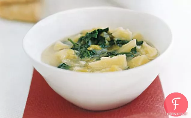 Sopa de agrião e biscoitos de presunto