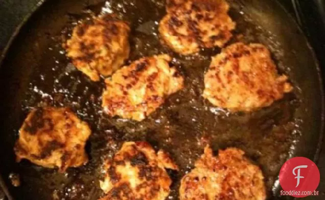 Salsicha de frango (ou peru) com maçã e avelãs