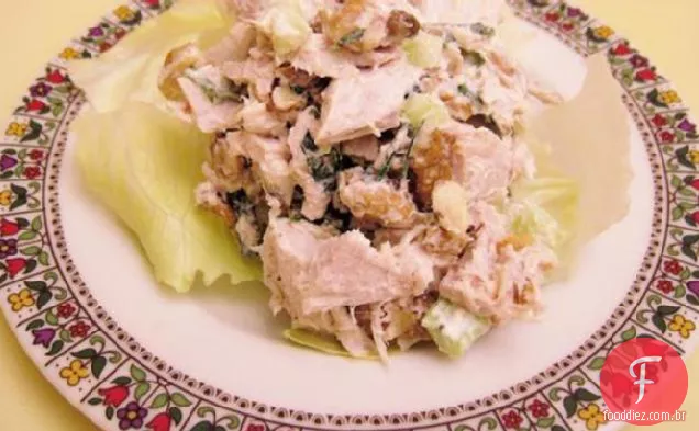 Peru assado ou peito de frango e salada de nozes