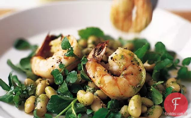 Salada de camarão com agrião, feijão Cannellini e hortelã