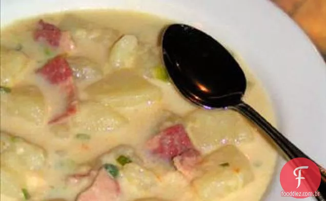 Molho de Peru saboroso com cogumelos e cebolas