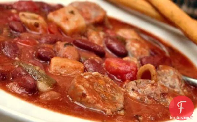 Salsicha e ensopado de feijão vermelho