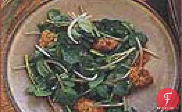 Salada de agrião com cogumelos fritos
