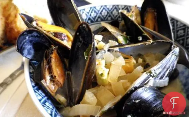 mexilhões picantes em molho de vinho branco