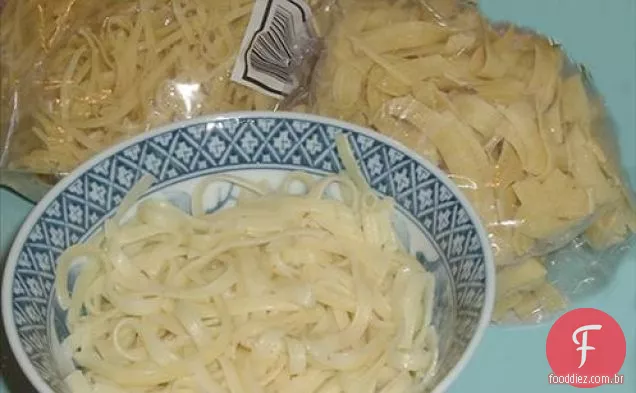 Massa de tomate e manjericão