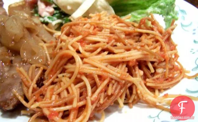 Macarrão Picante Com Molho De Tomate E Bacon