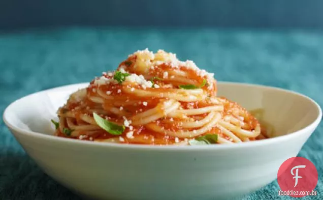 Molho De Tomate Simples Com Macarrão
