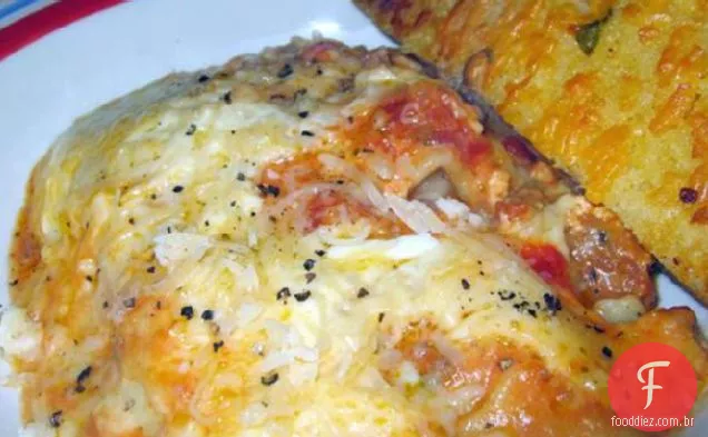 Lasanha De Queijo fogão lento com salsicha e carne