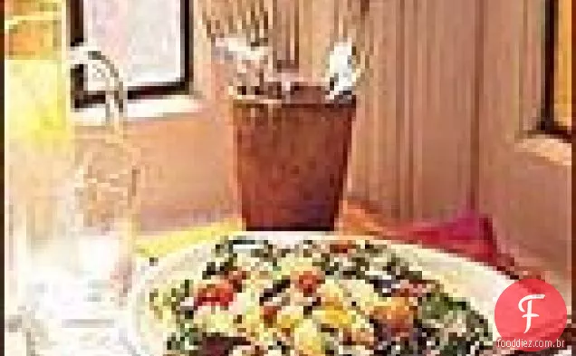 Fusilli quente com tomates e agrião