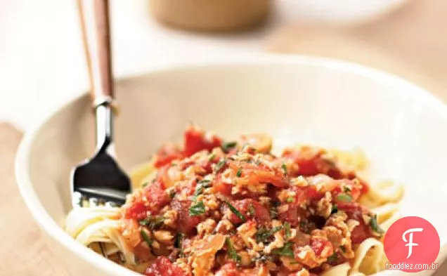Linguine com molho picante de molusco vermelho